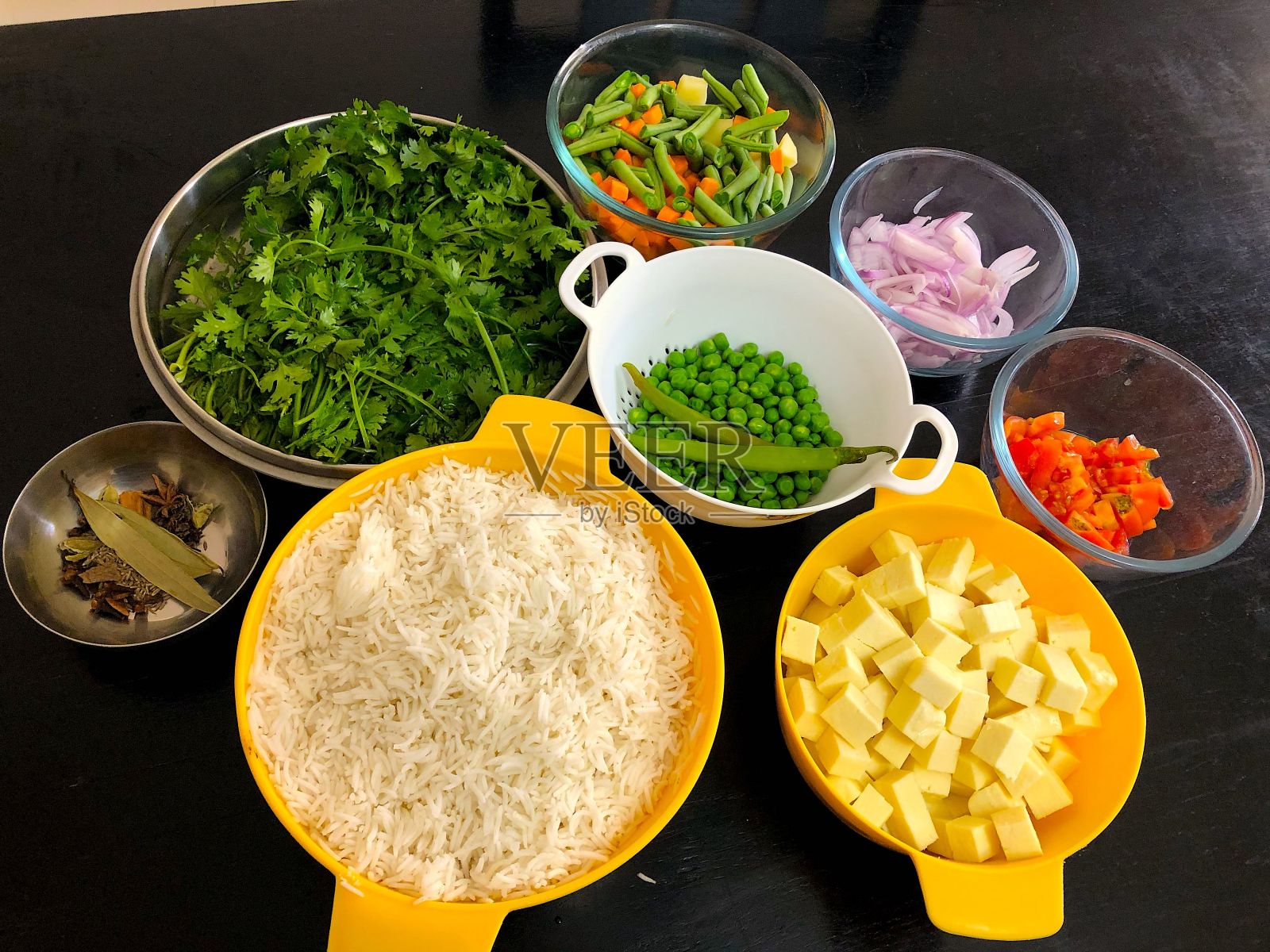 绿色蔬菜，食物和印度菜的配料照片摄影图片