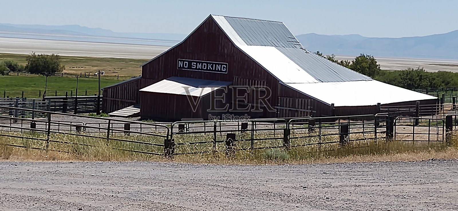 谷仓内禁止吸烟照片摄影图片