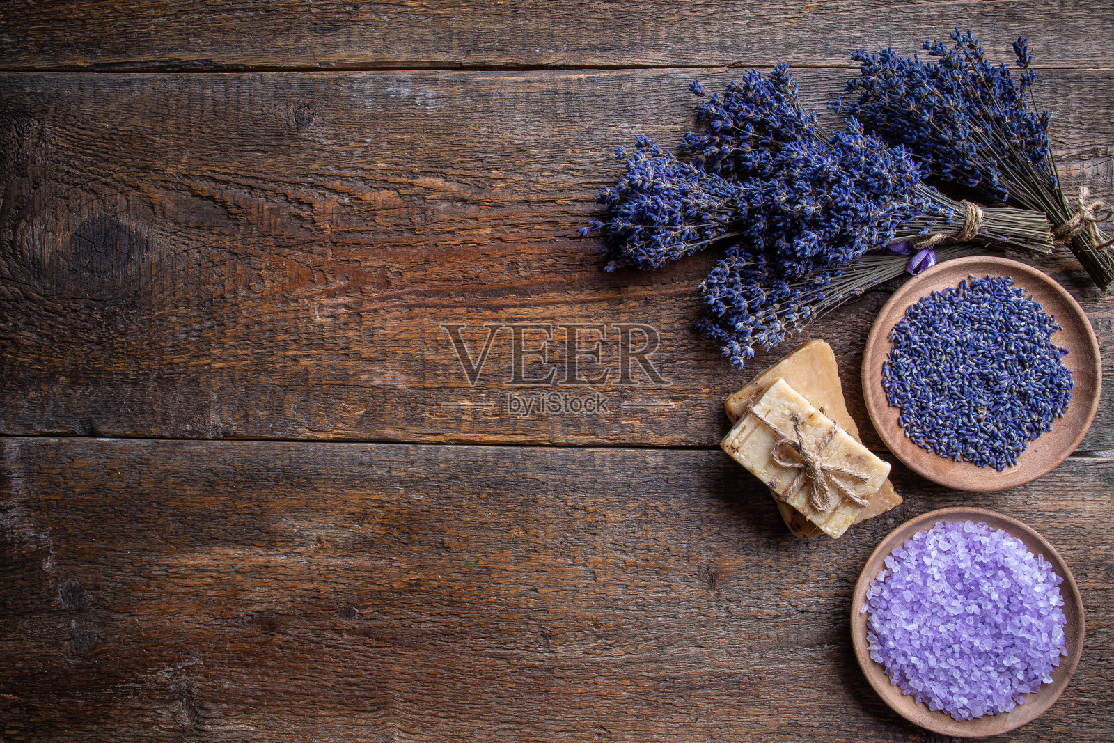 手工肥皂和浴盐照片摄影图片