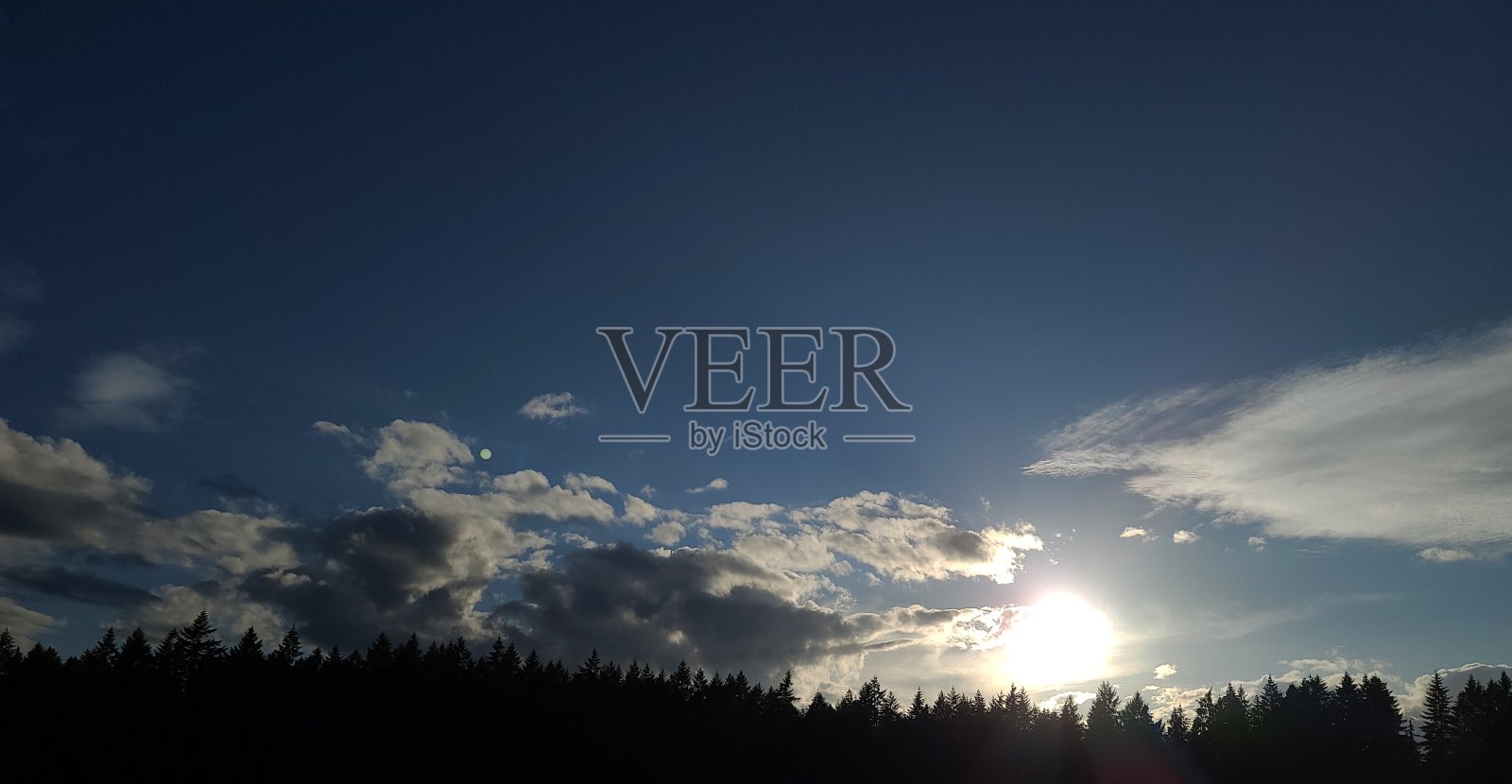 树线以上的阳光照射少照片摄影图片