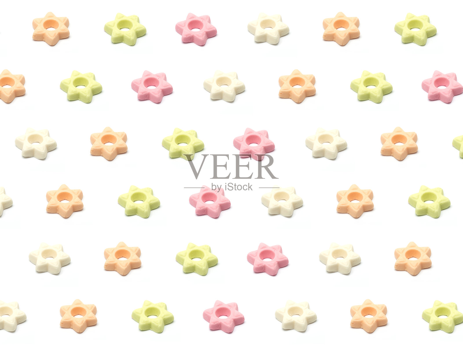 圣诞蛋白糖，不同颜色的圣诞糖，黄色，粉色，绿色，白色。背景，圣诞主题，包装纸，节日，图案设计，糖果手杖，时尚的颜色照片摄影图片