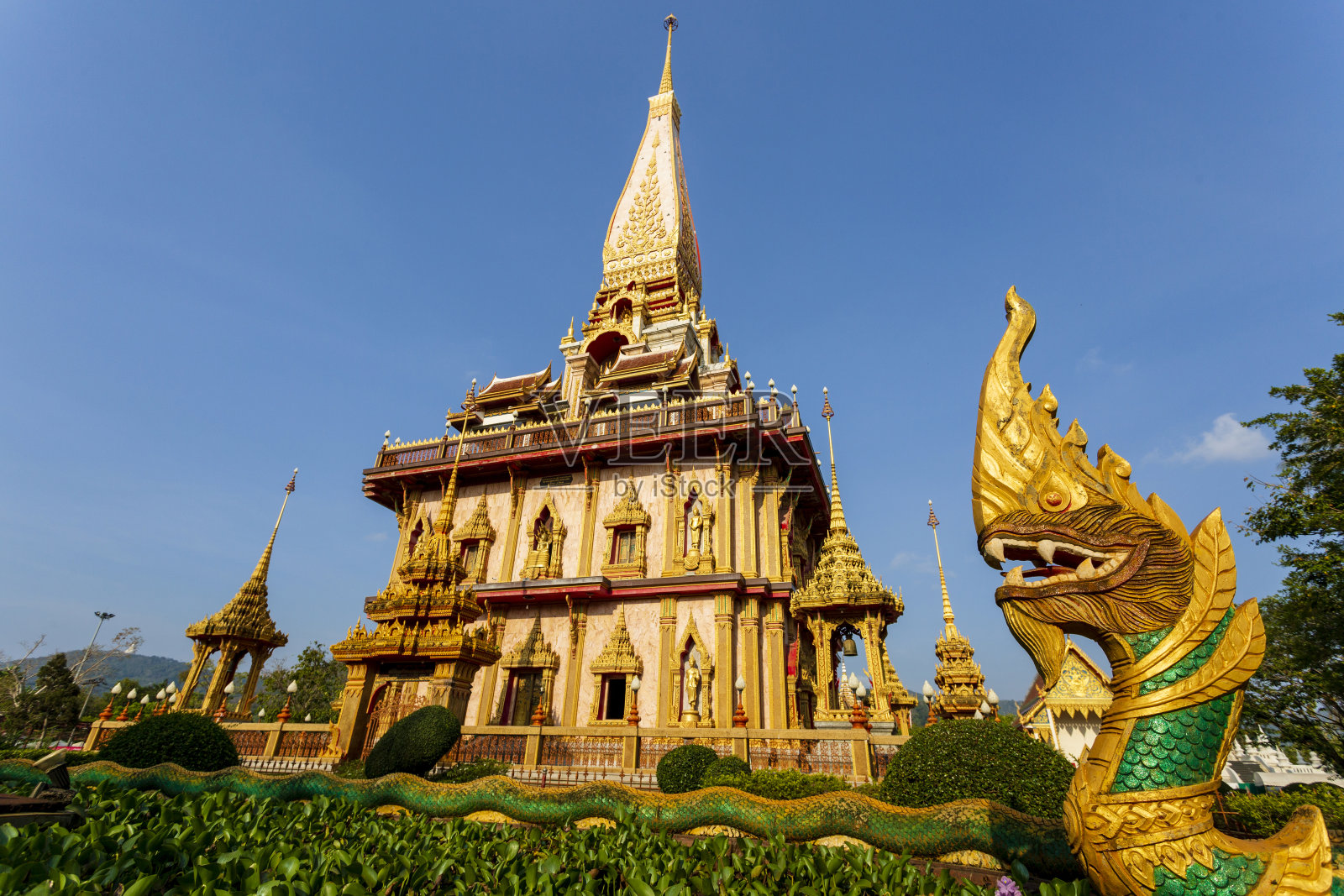 泰国普吉岛的查隆寺照片摄影图片