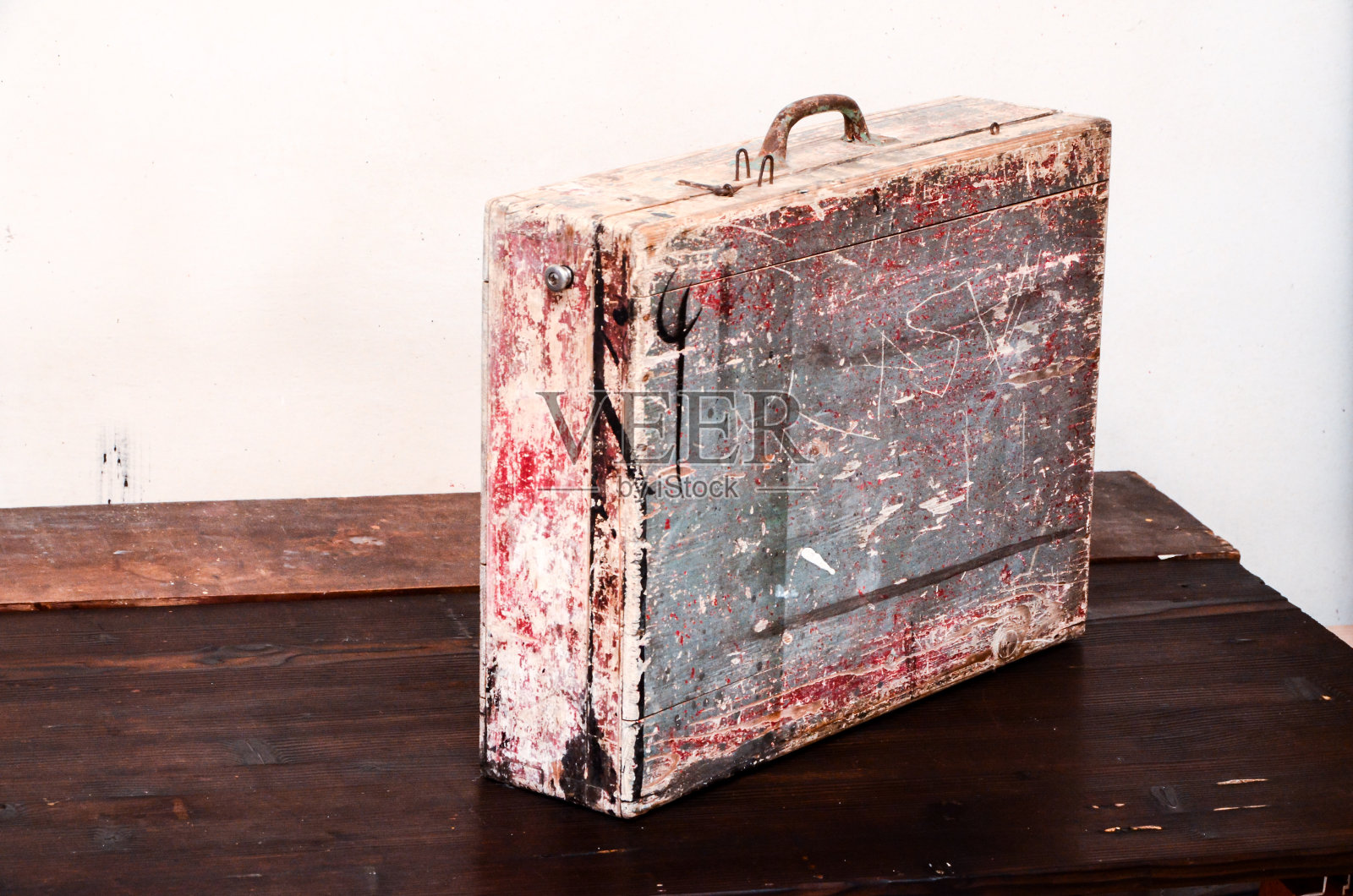 复古木色棕色手提箱照片摄影图片