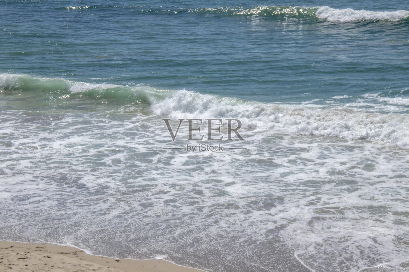 海浪和泡沫照片摄影图片