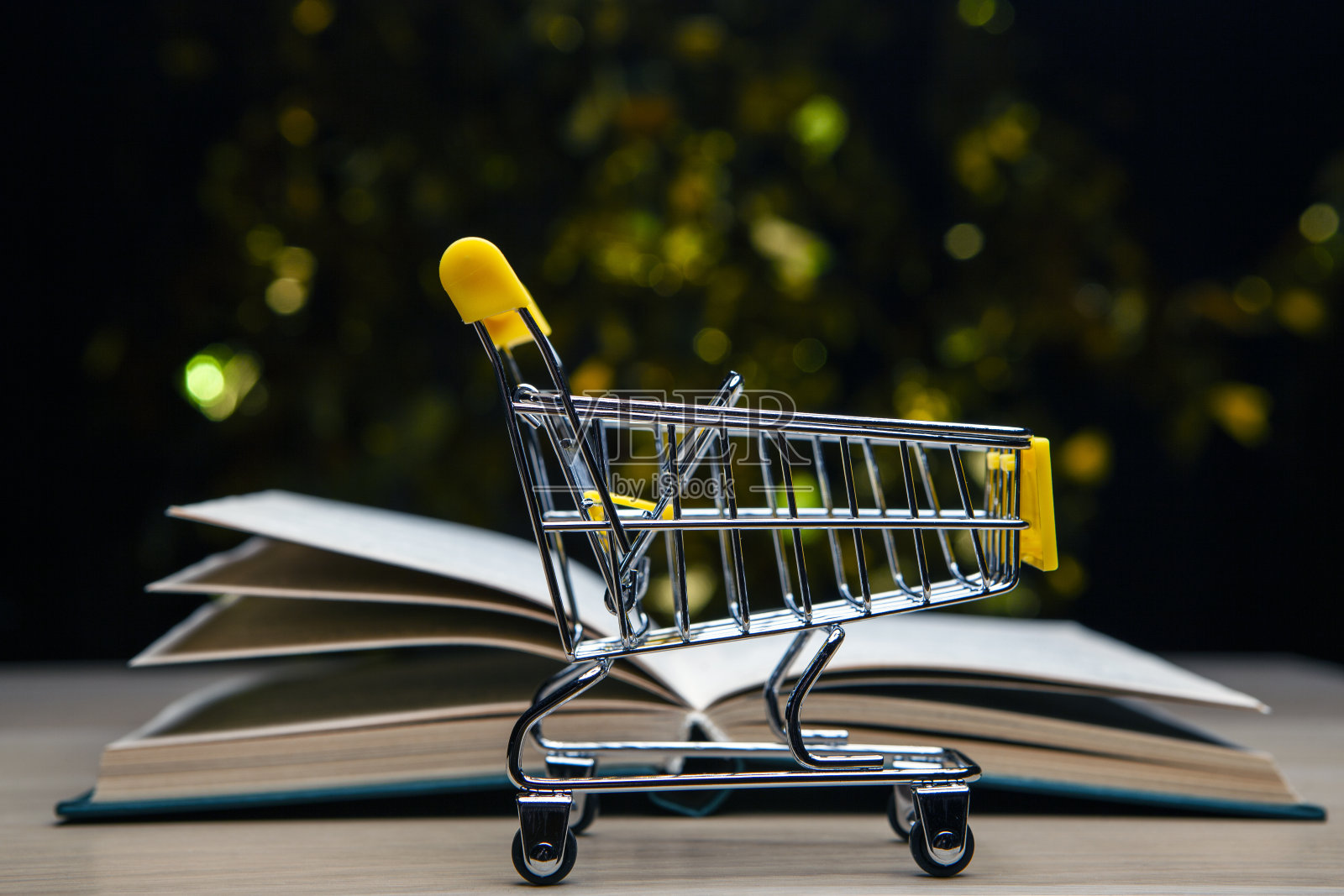 电车书的暗背景图像照片摄影图片