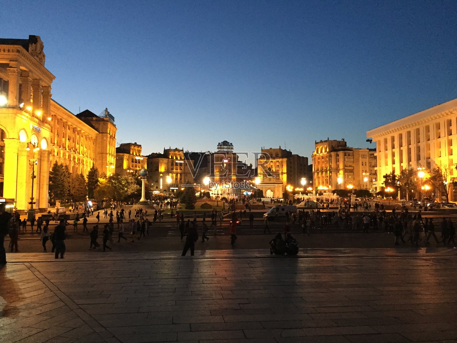 晚上在基辅照片摄影图片