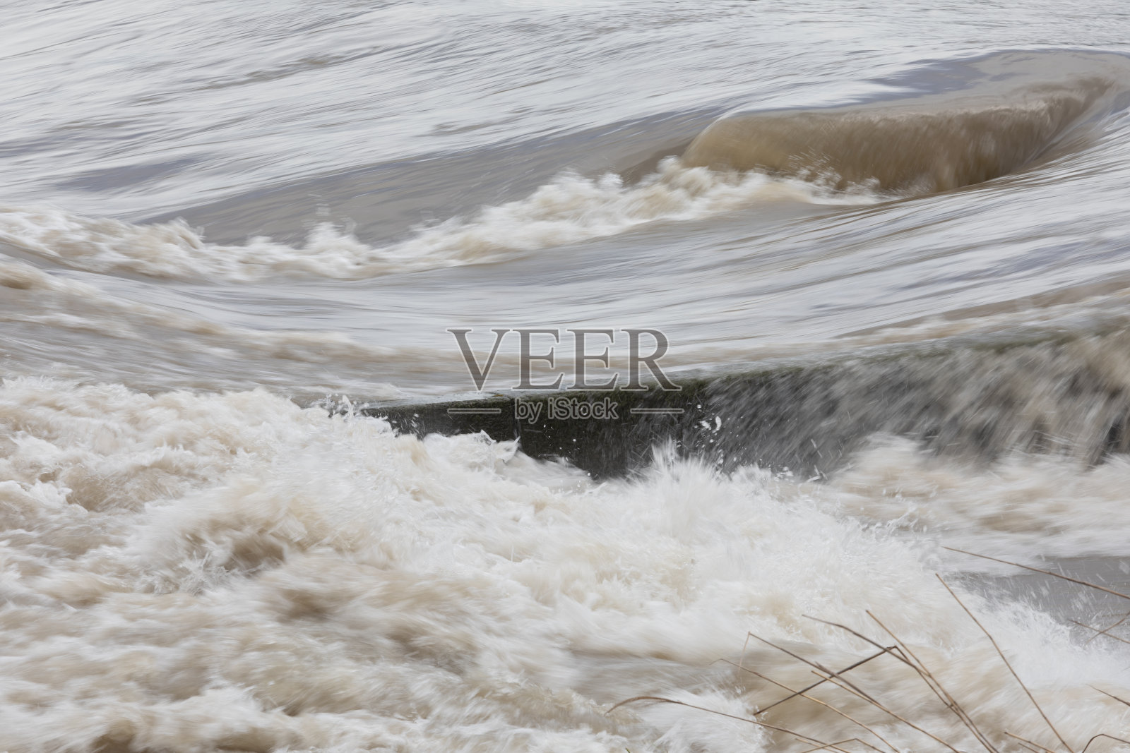 泥泞的流照片摄影图片