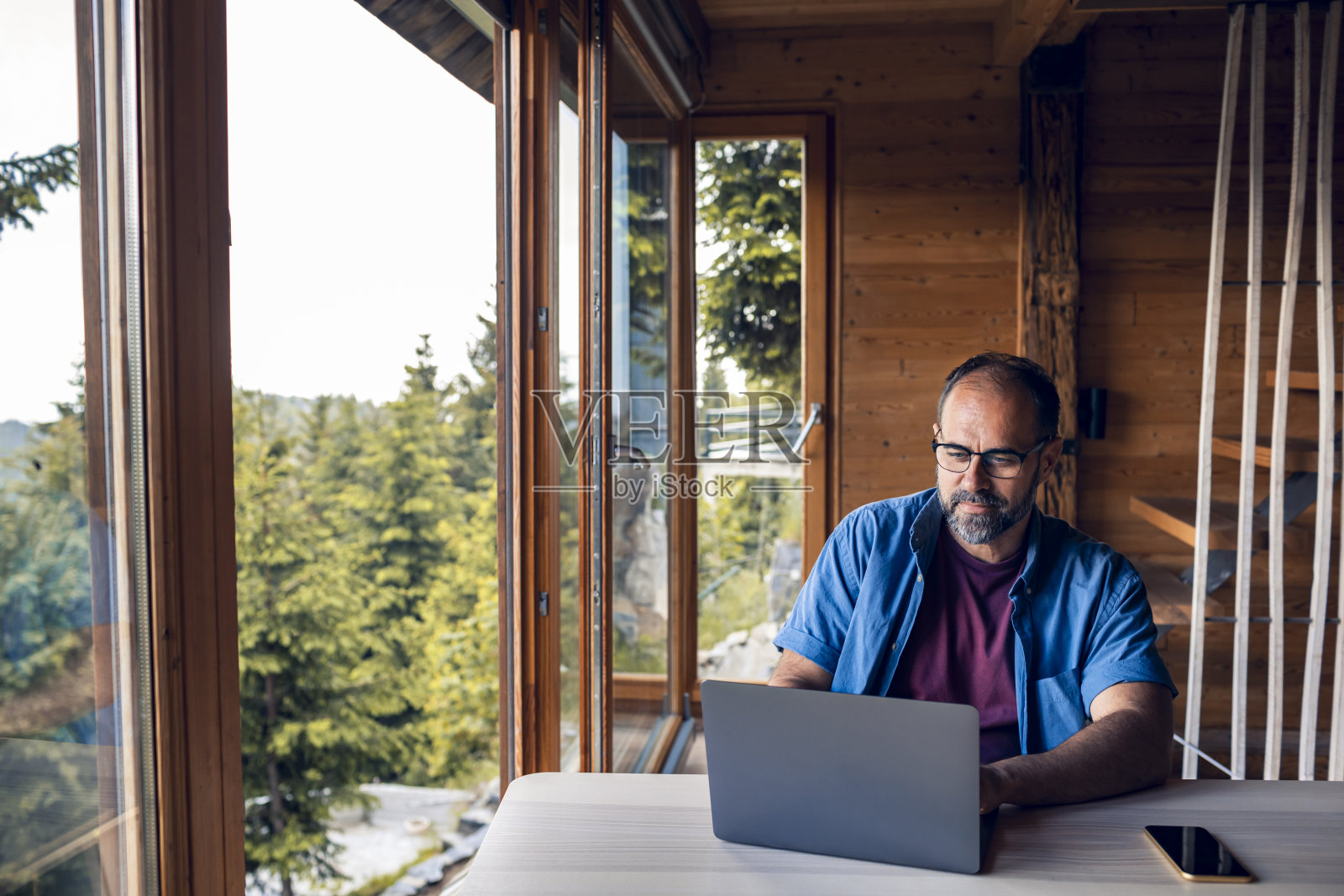 在家工作的人照片摄影图片