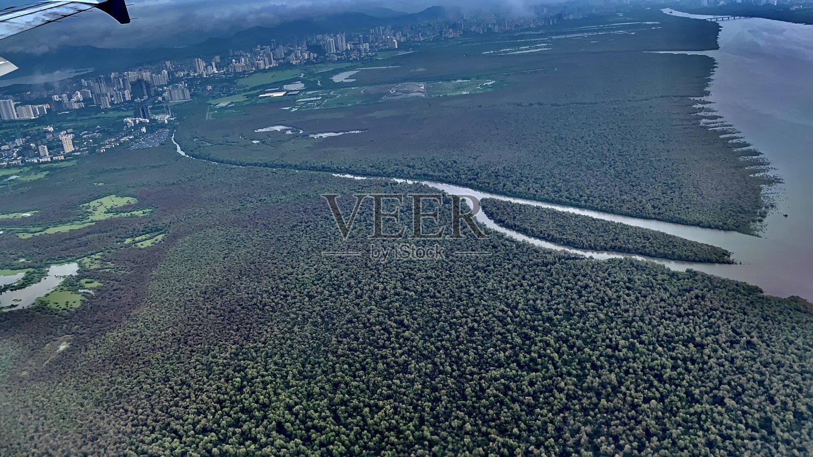 红树林和孟买小溪的鸟瞰图照片摄影图片