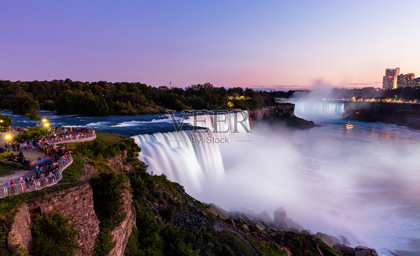 尼亚加拉瀑布景观夜景灯光秀照片摄影图片