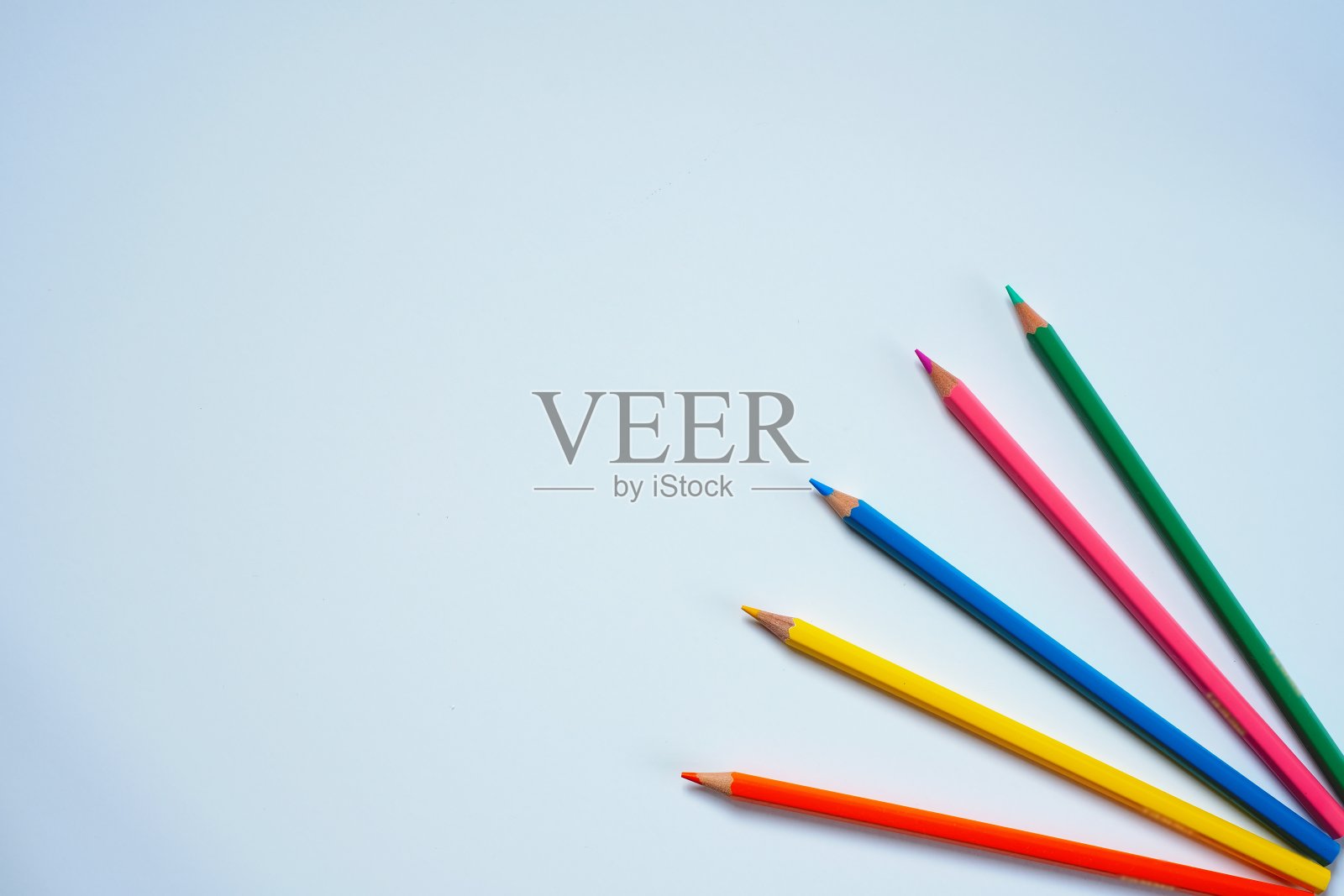 一套木制彩色铅笔为学校插图照片摄影图片