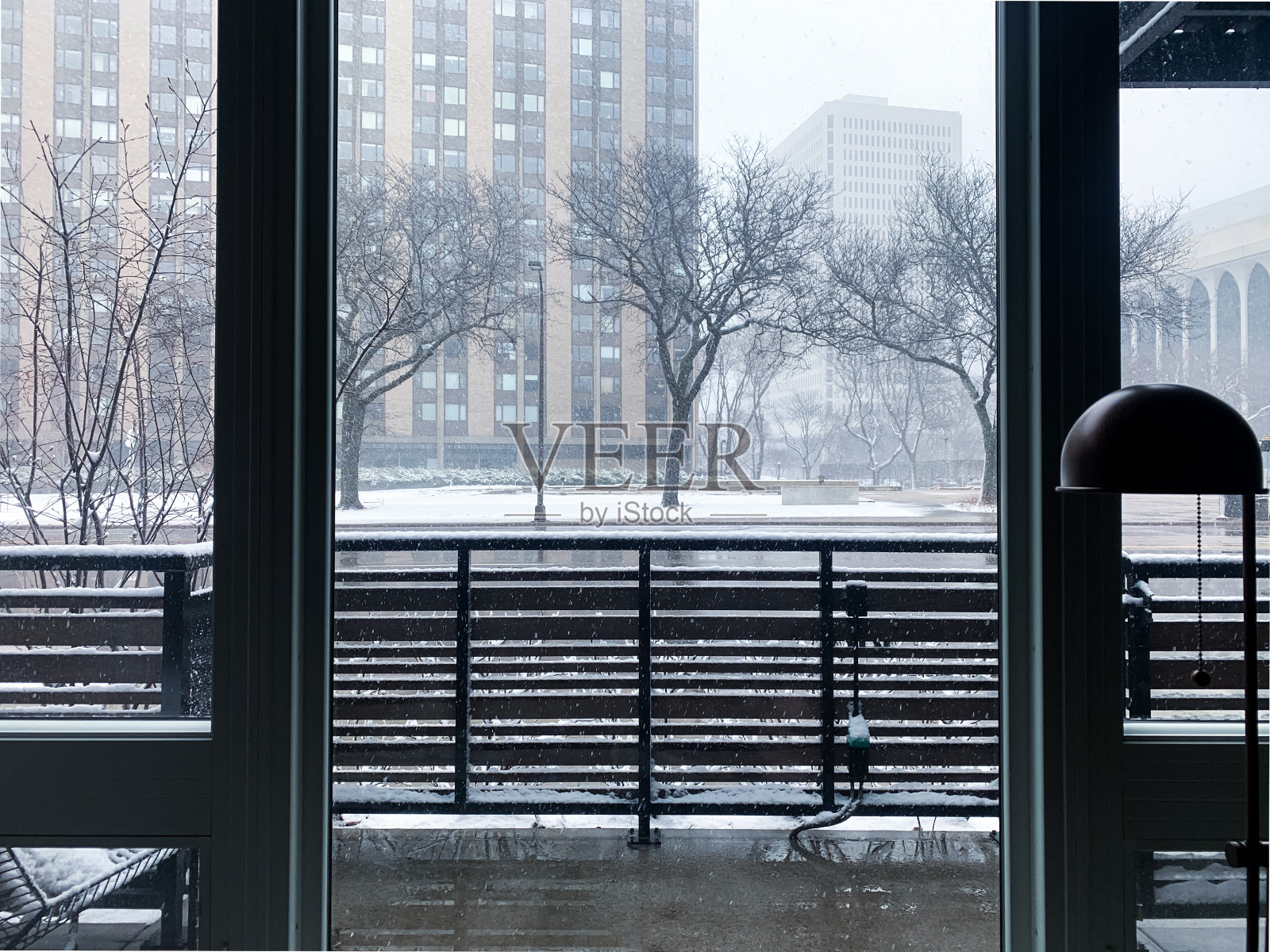 下雪的一天照片摄影图片