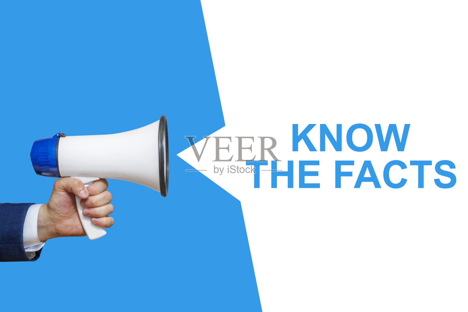 男人的手拿着扩音器和语音泡泡知道事实。公告和广告。照片摄影图片