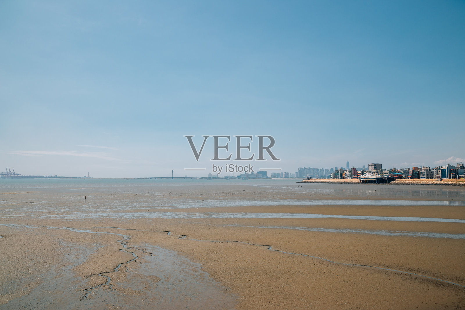 在韩国四乡蓝天下的顺道海景照片摄影图片