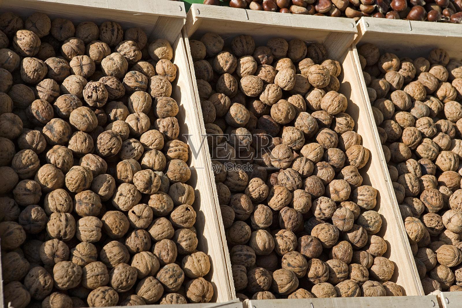 蔬菜市场的核桃和核桃照片摄影图片