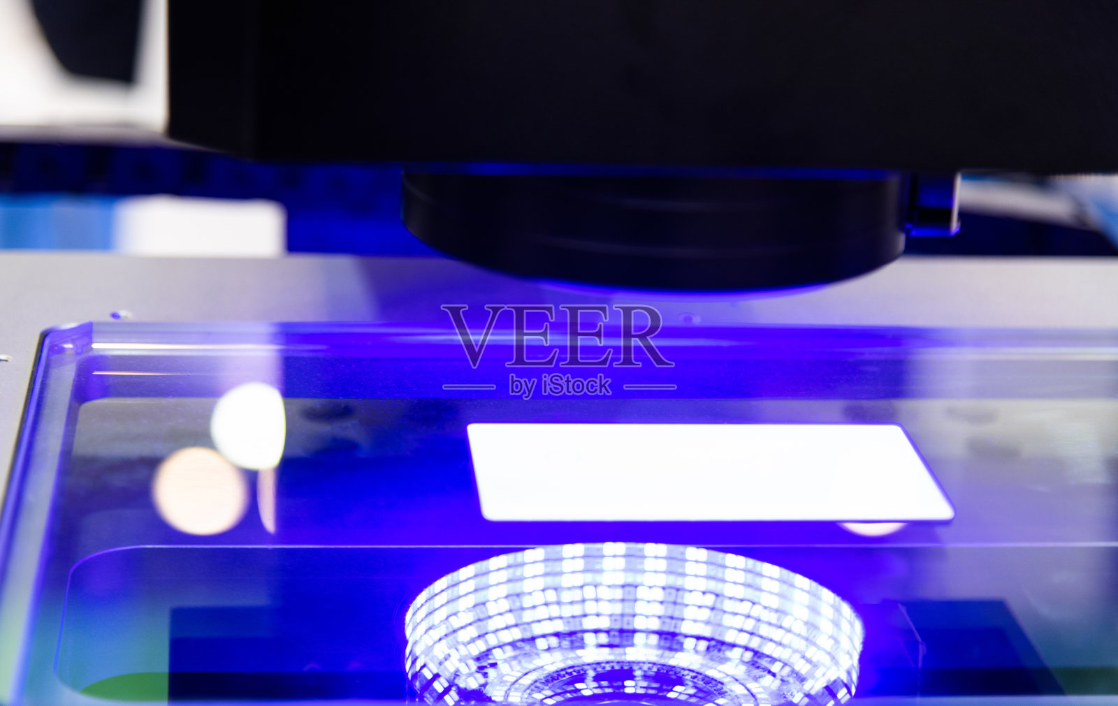 激光雕刻的特写照片摄影图片