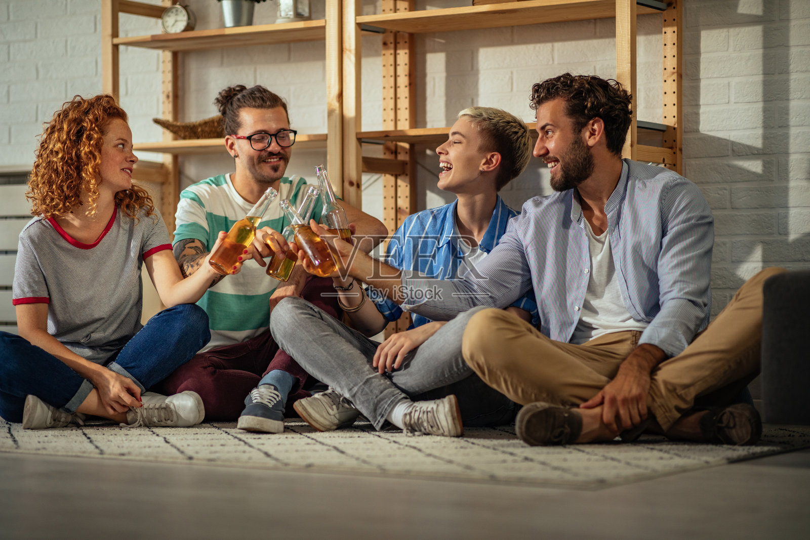 当我们在一起的时候，总是有乐趣和笑声照片摄影图片