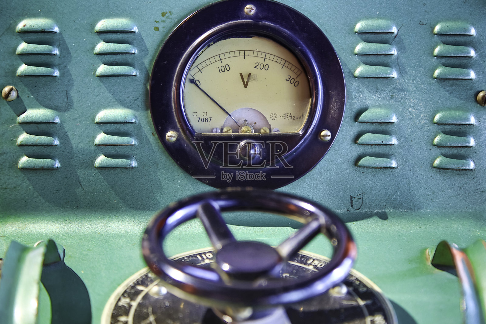 老式设备仪表板和光透镜照片摄影图片