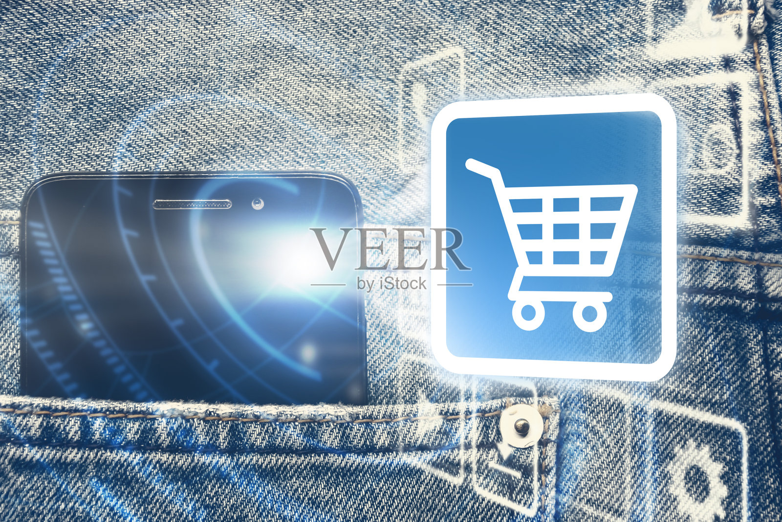 黑色智能手机在背后的蓝色牛仔裤口袋牛仔的背景纹理与图标购物车和数字图形。,网上购物的概念。照片摄影图片