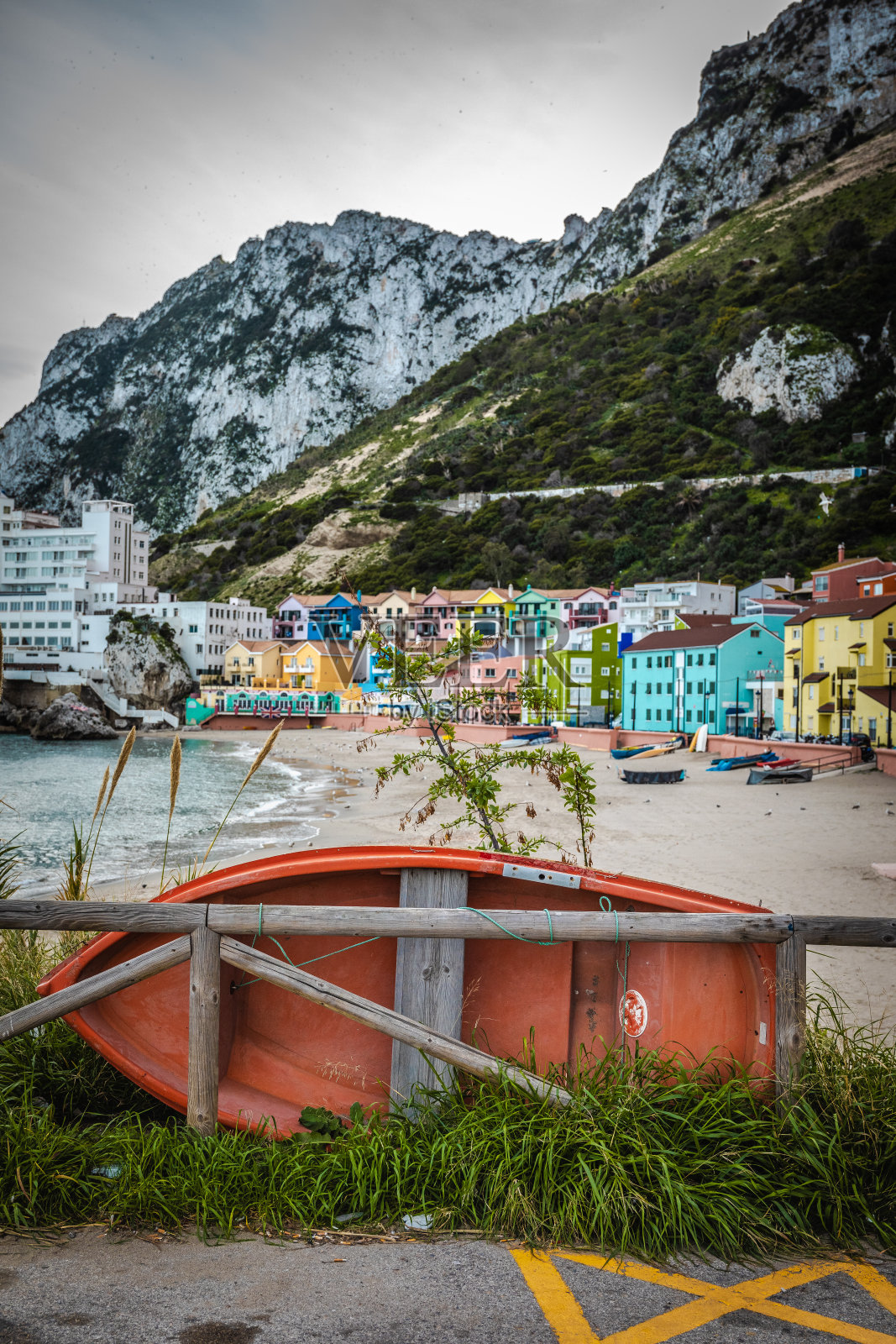 海滩上的小船照片摄影图片