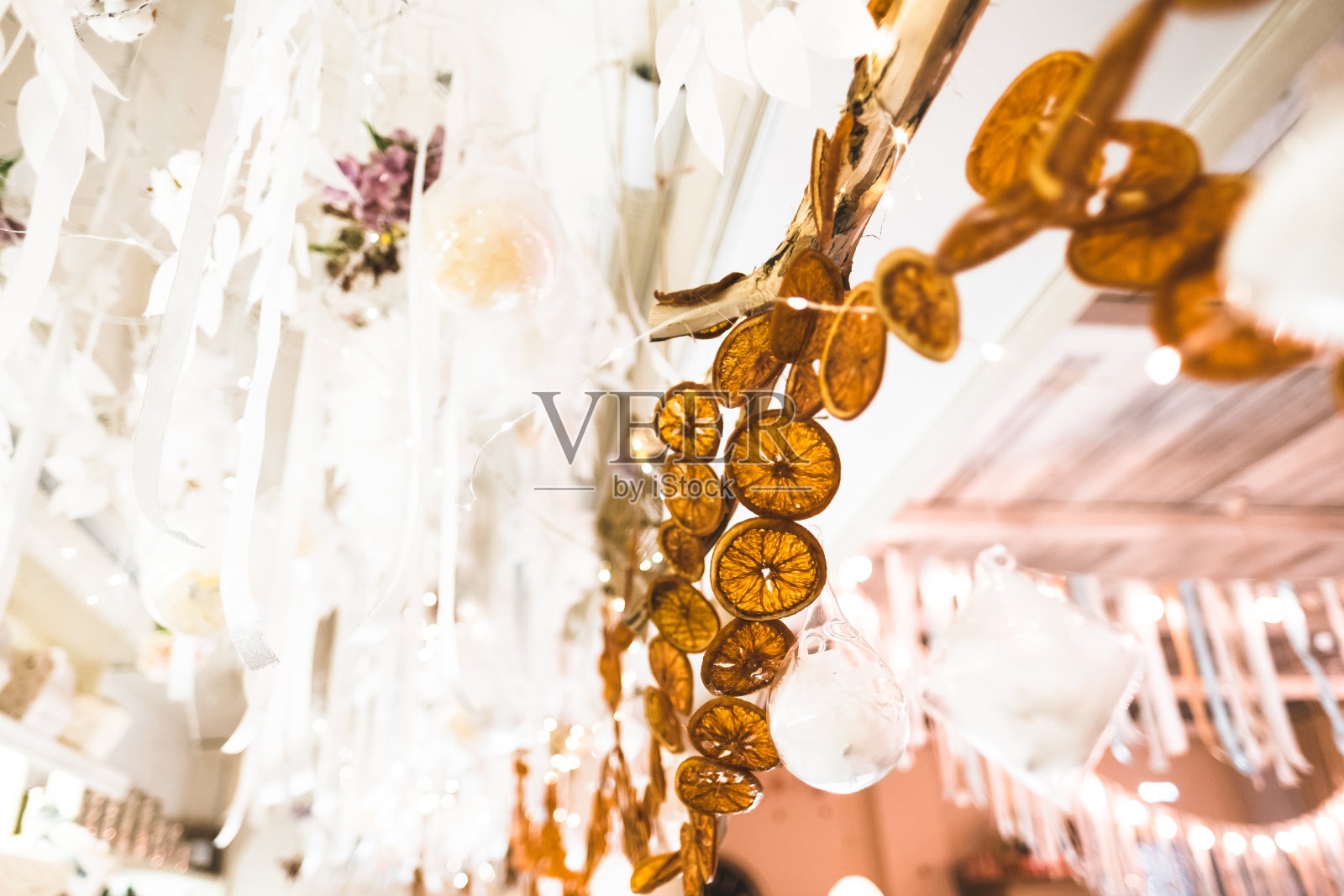 干橙花环，创意室内装饰照片摄影图片