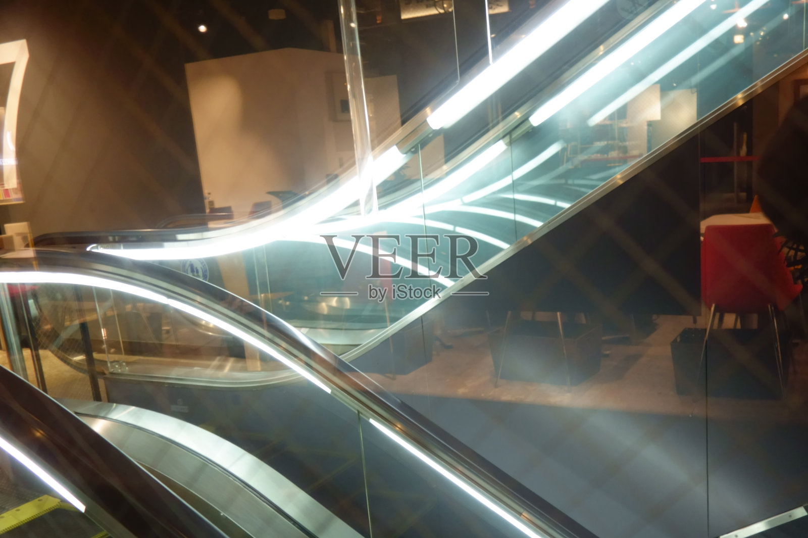 自动扶梯轻轨运动照片摄影图片