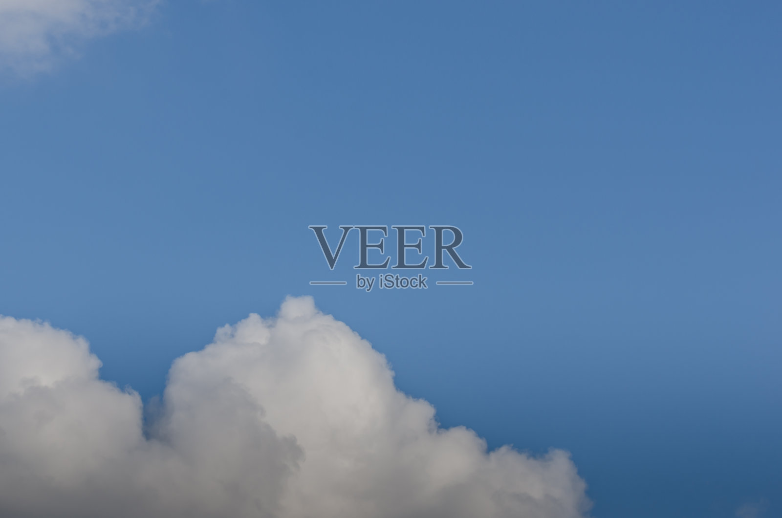 蓝天上飘着白云照片摄影图片