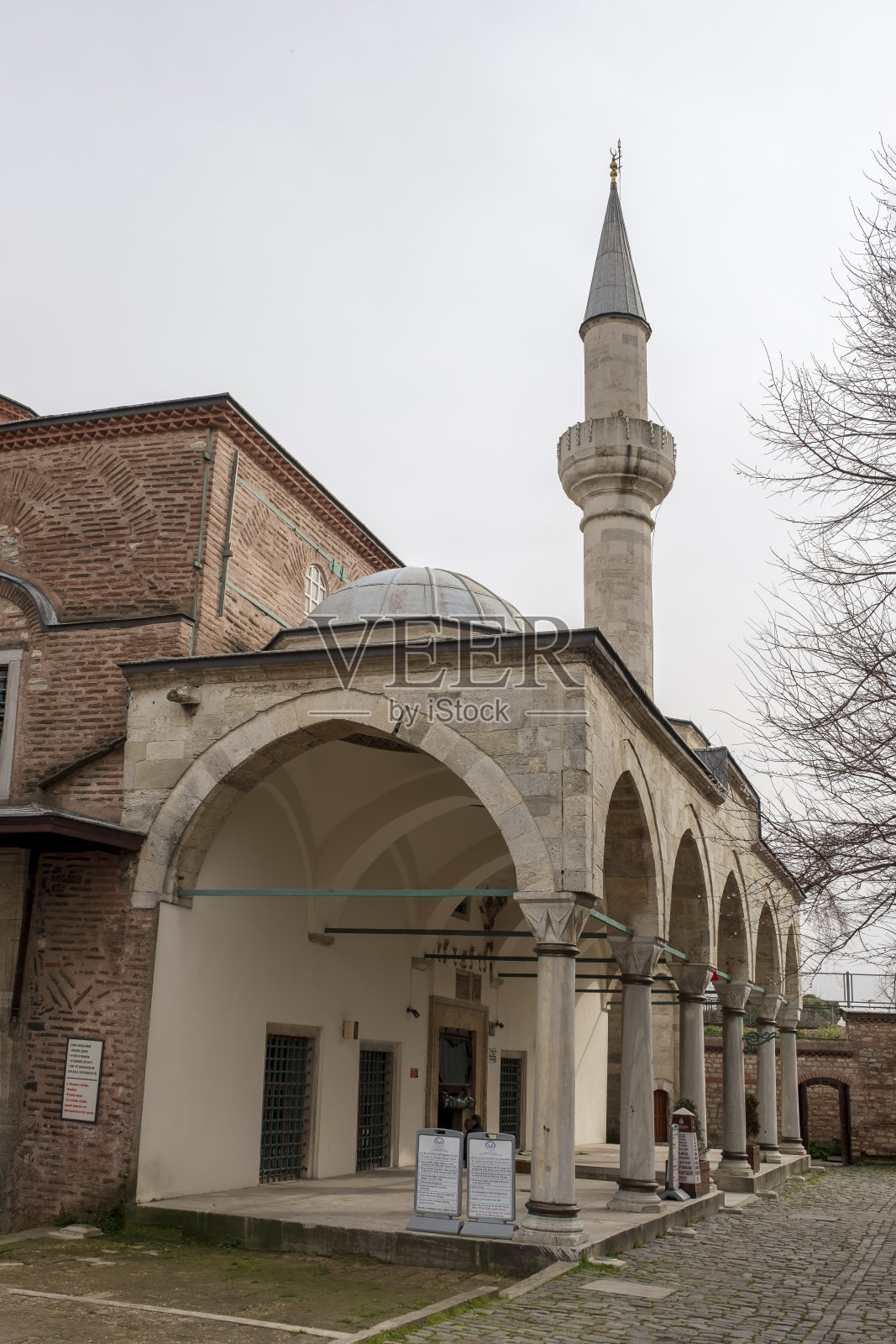 小圣索菲亚大教堂(kucuk ayasofya)，土耳其伊斯坦布尔。照片摄影图片