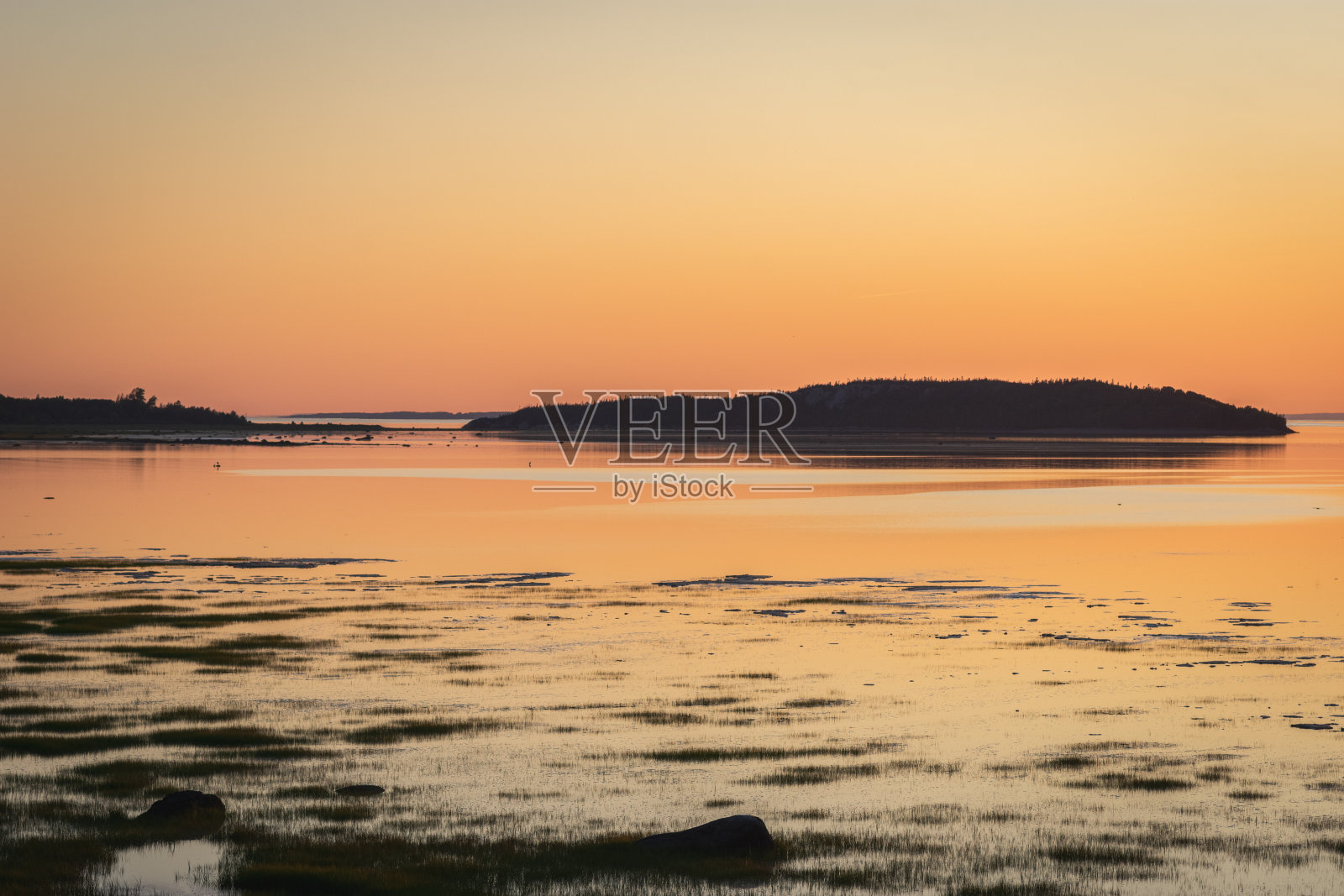 水边的日落照片摄影图片