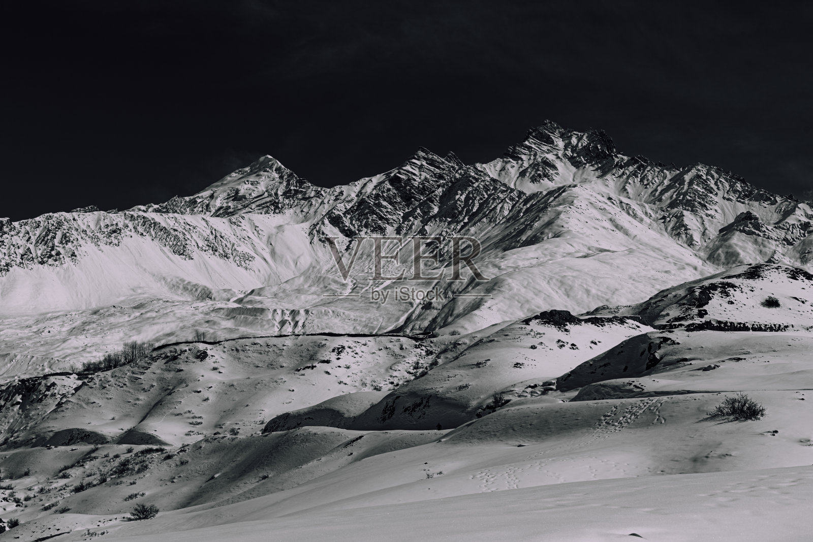 黑白相间的喜马拉雅山照片摄影图片