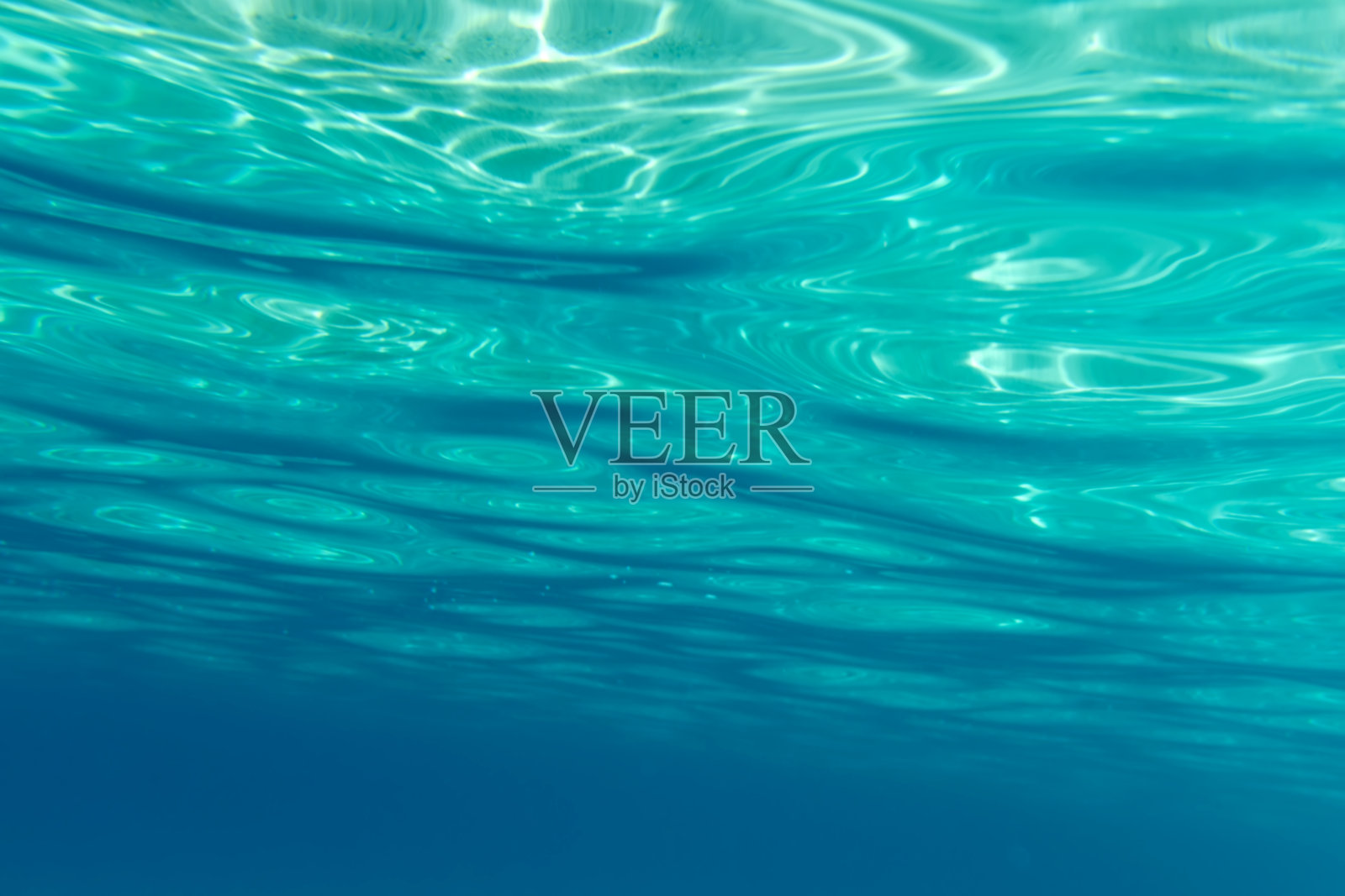 夏天水底下的海水照片摄影图片