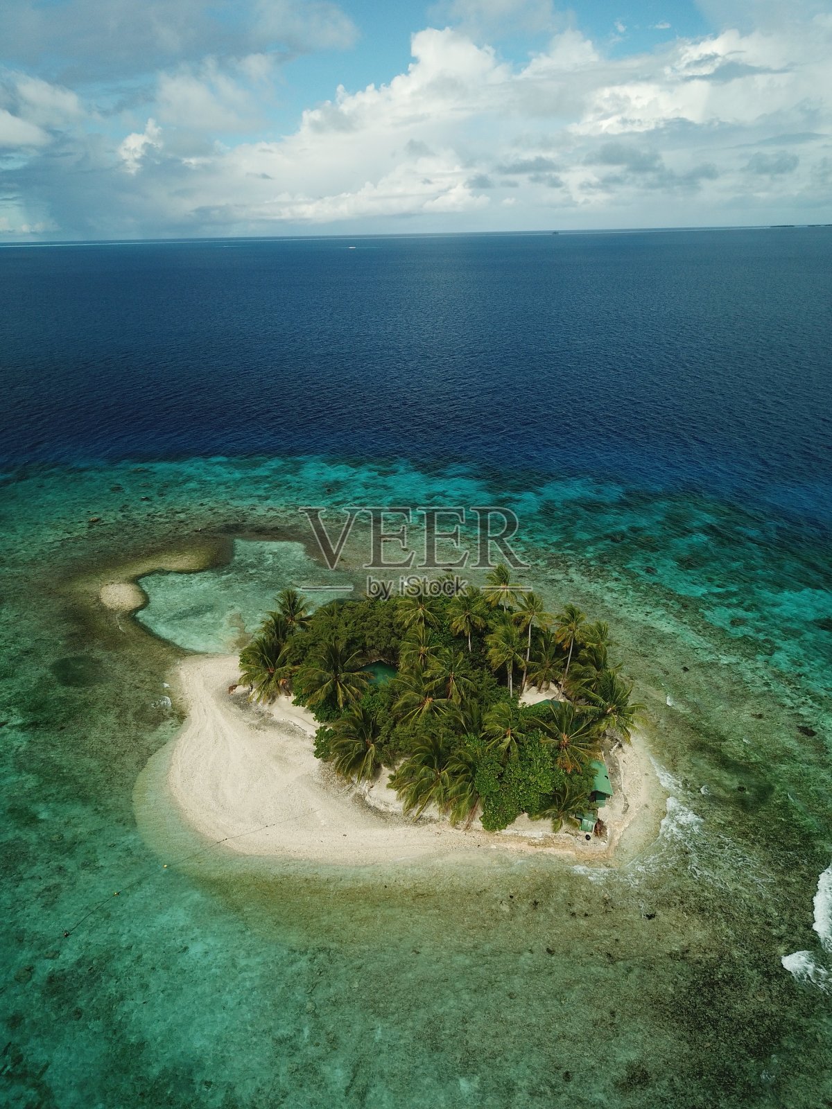 无人岛：密克罗尼西亚楚克州的福农岛照片摄影图片