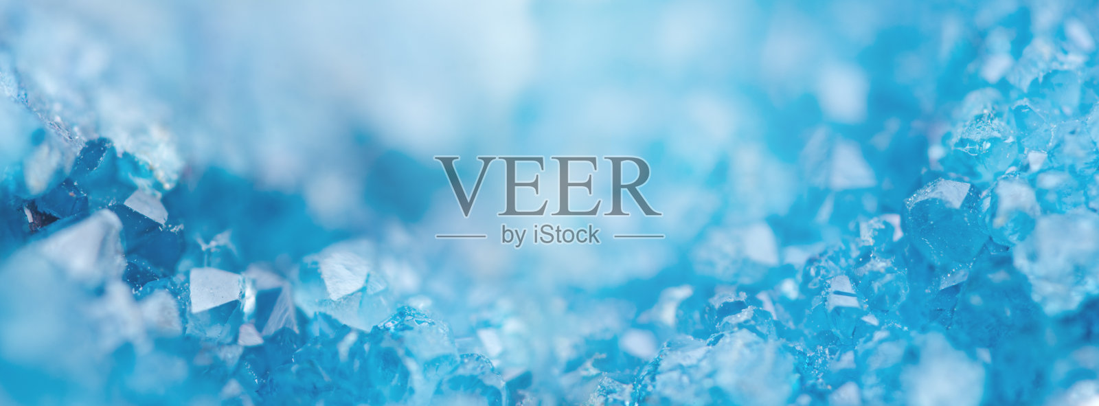 冬季背景与蓝色冷晶体，与美丽的光。副本的空间。横幅的格式。照片摄影图片