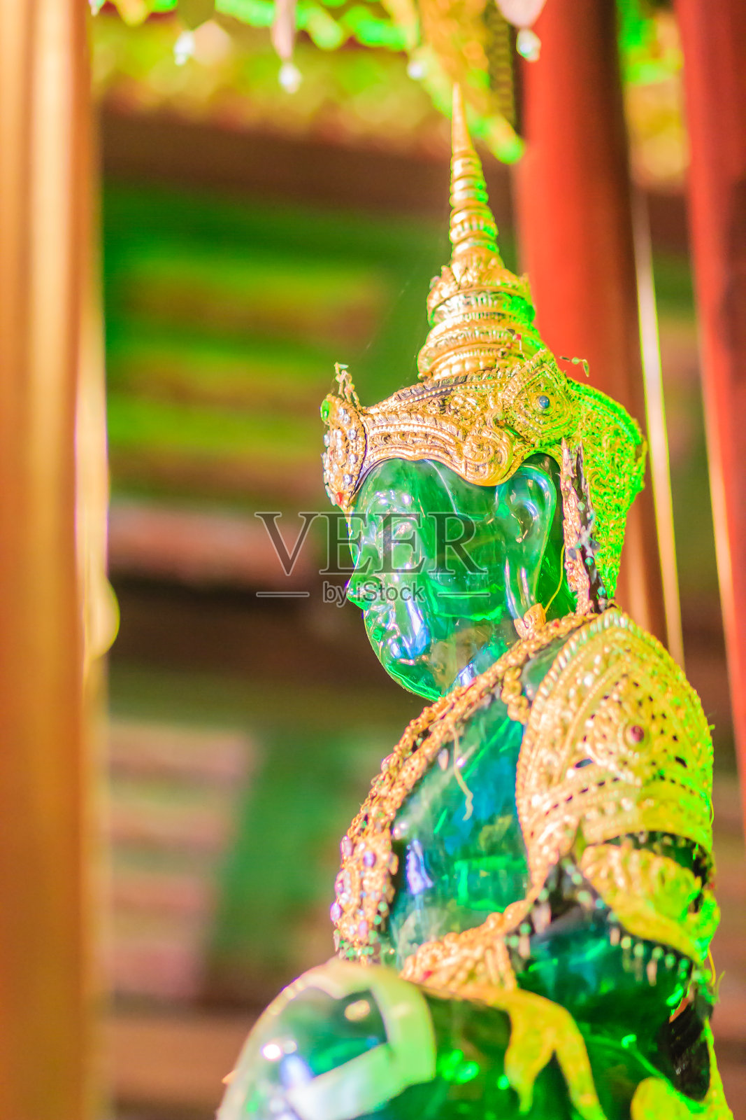 泰国清莱玉佛寺美丽的玉佛像。玉佛寺是半透明的绿色佛像的发源地，为曼谷大皇宫的翡翠佛寺增色照片摄影图片