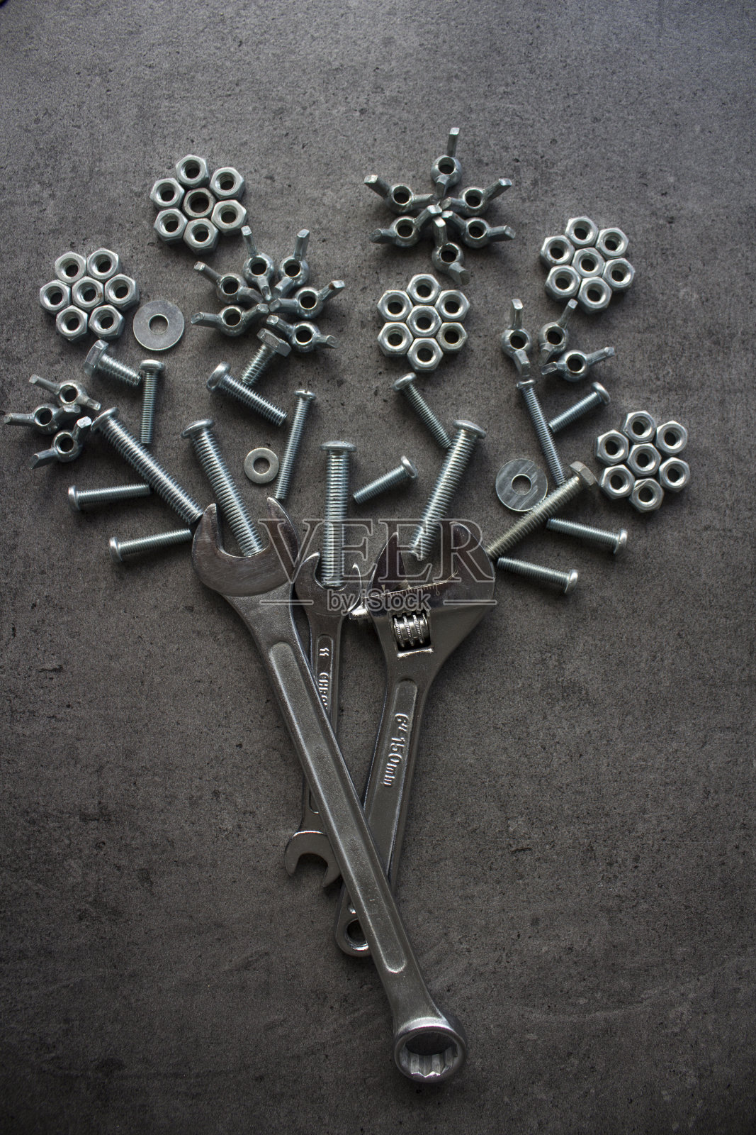 螺母螺栓制成的花束照片摄影图片