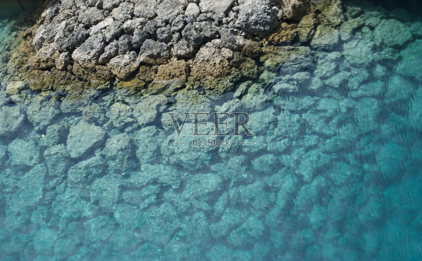 岩石在水里照片摄影图片