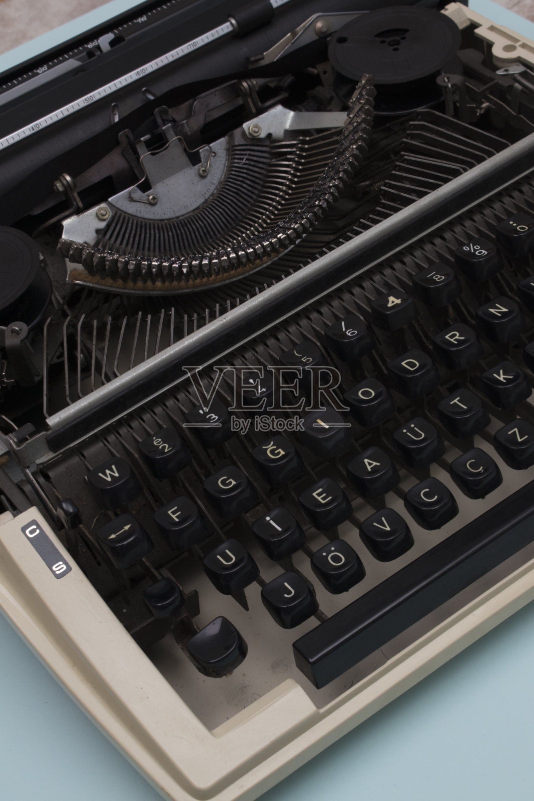 老式打字机，作家墨守成林照片摄影图片