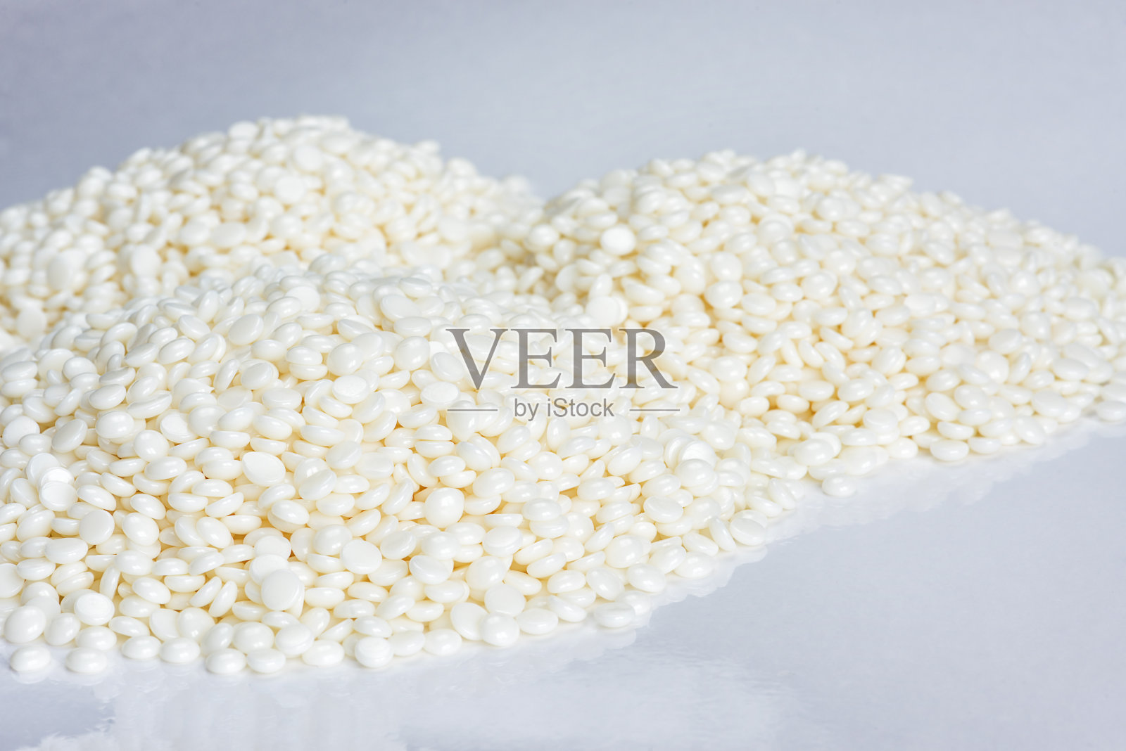 白色的聚合物颗粒照片摄影图片