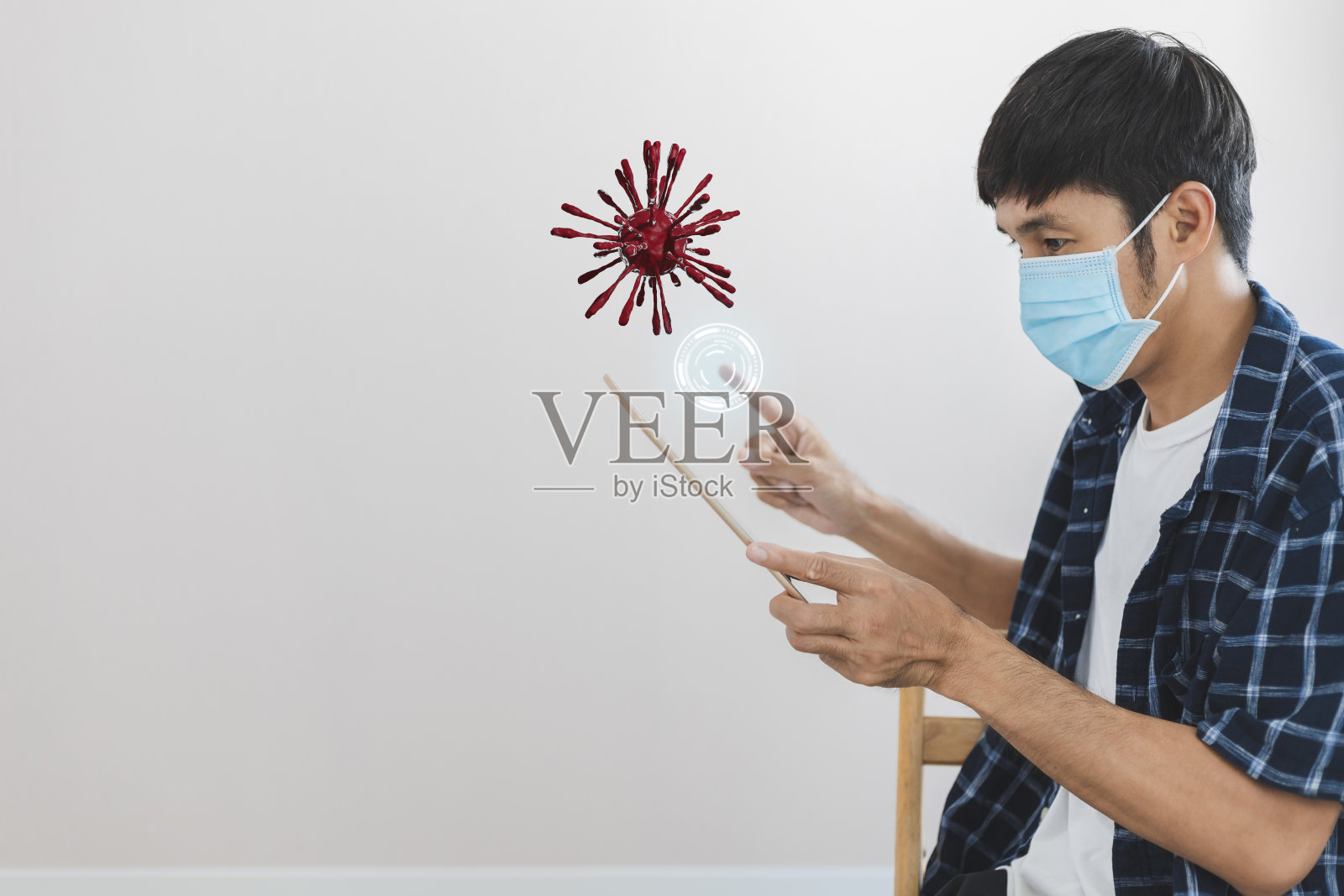 亚洲男士商务佩戴外科手术口罩、创意网上工作、在家工作、网上购物、网上支付、价格电子商务、网上购物等居家生活方式向新常态转变照片摄影图片