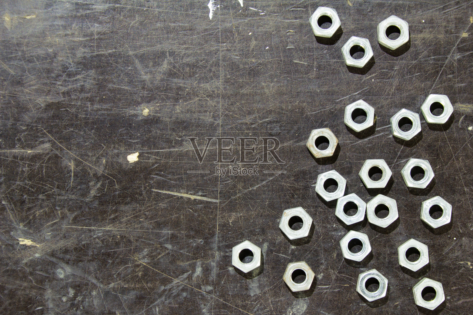 钢螺母和螺栓表面粗糙的纹理背景。照片摄影图片