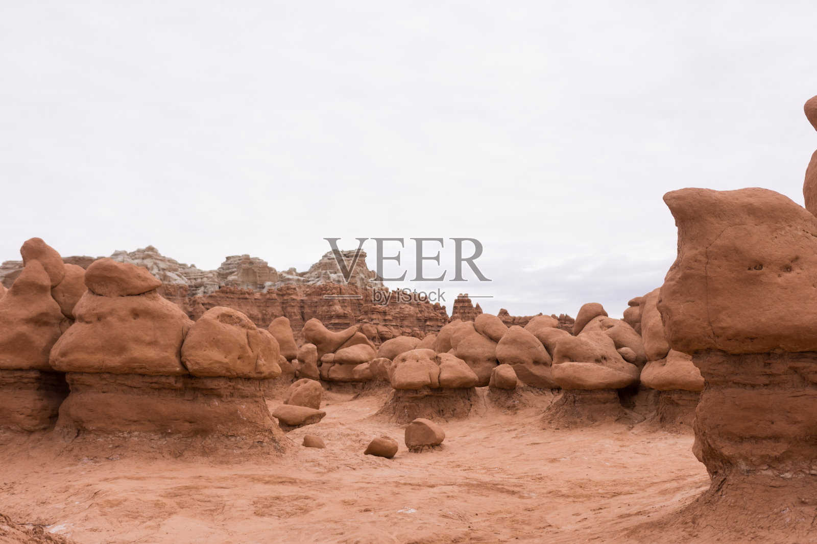 犹他州妖精谷州立公园的红色岩柱照片摄影图片