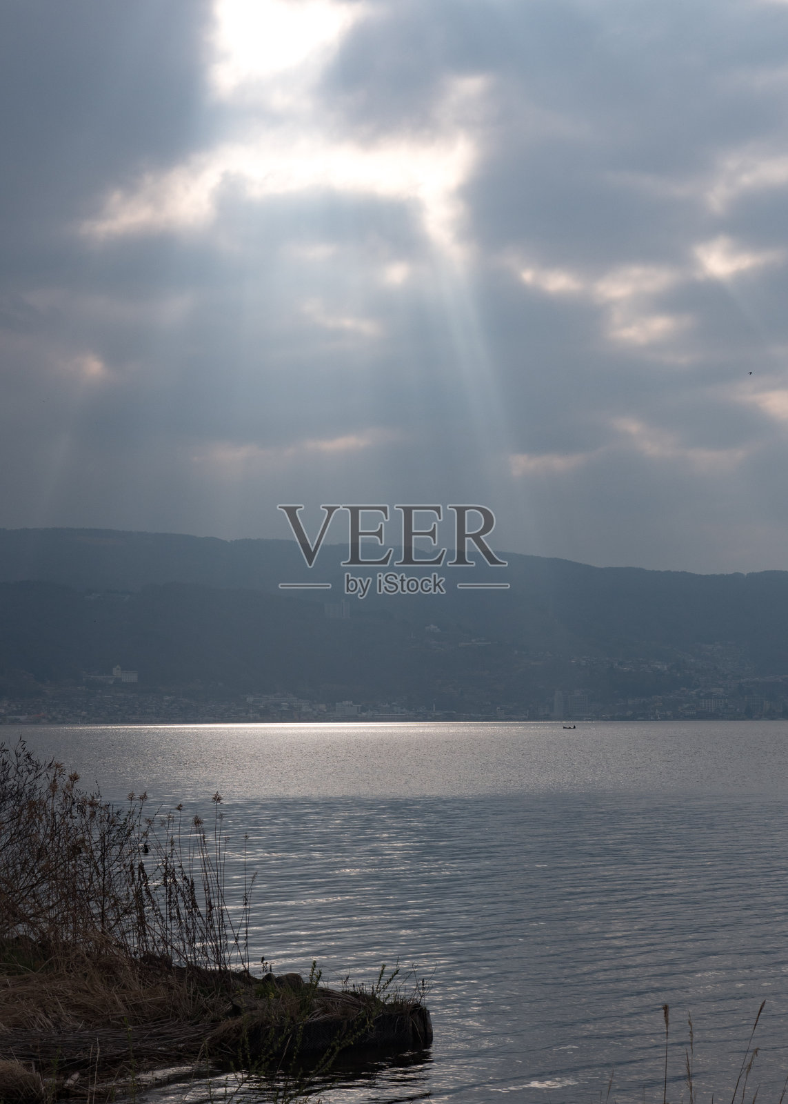 苏瓦湖畔的湿地和暮色照片摄影图片