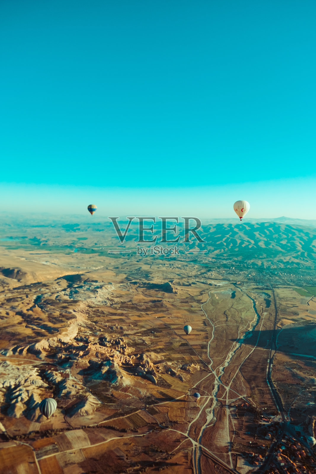 乘气球飞行照片摄影图片