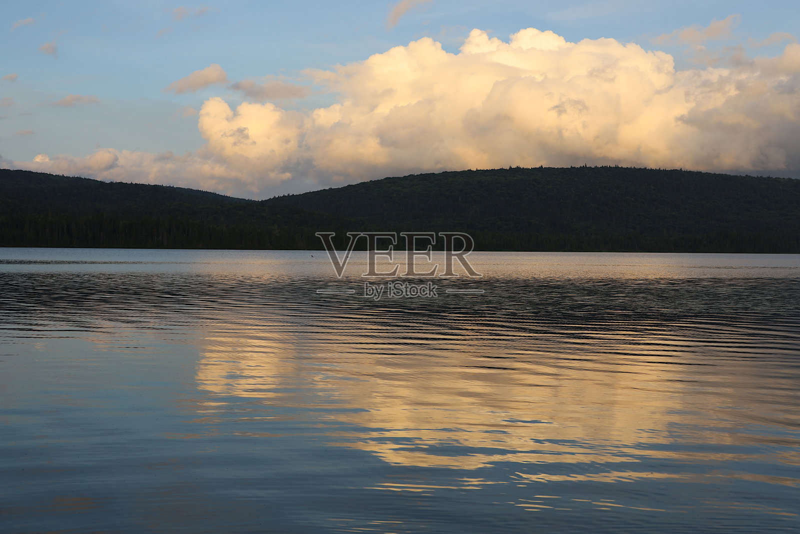 特伦布兰特山的日落照片摄影图片