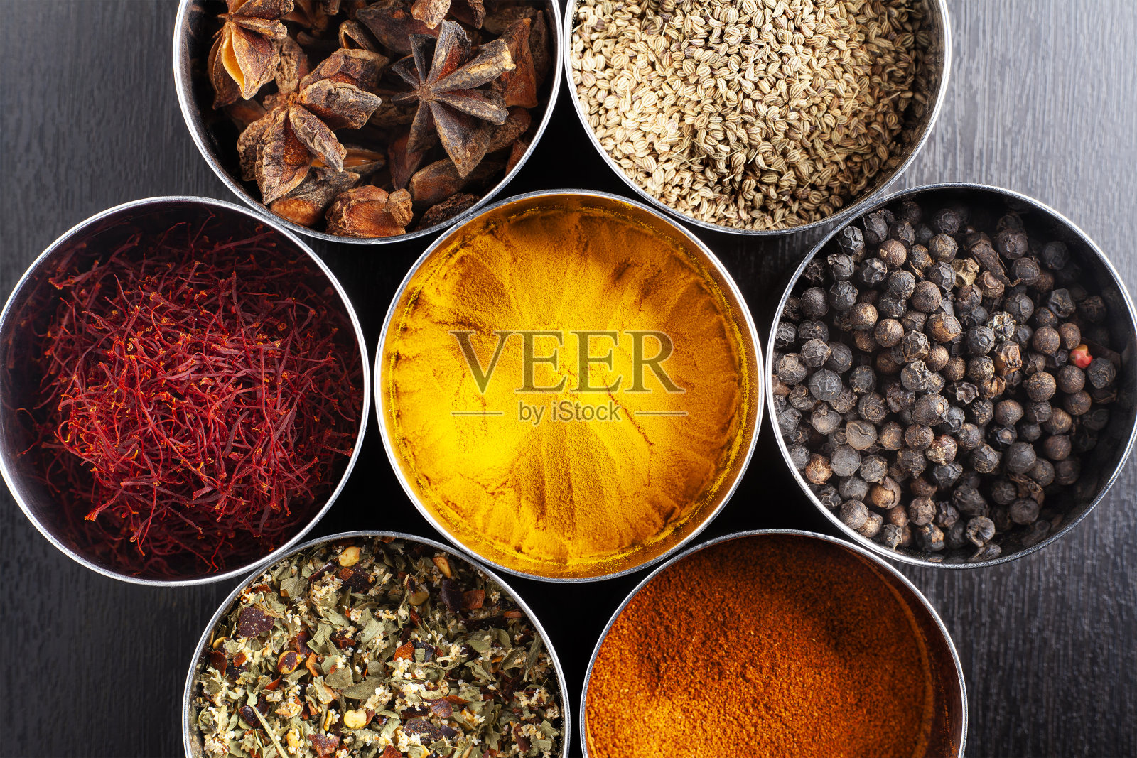 各种香料，不同的颜色和质地照片摄影图片
