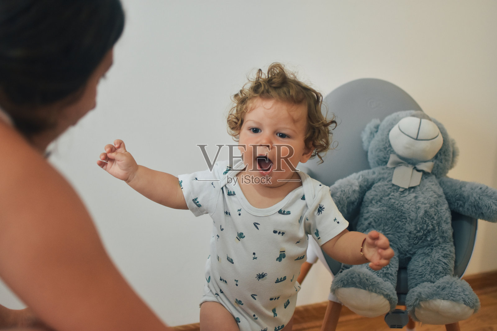 第一步的婴儿照片摄影图片