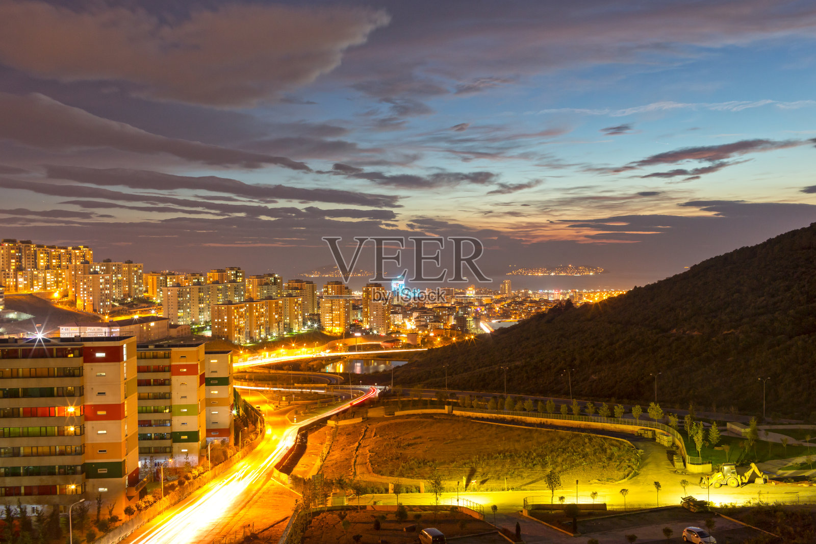 伊斯坦布尔马尔特佩巴西布约克惊人的日落照片摄影图片