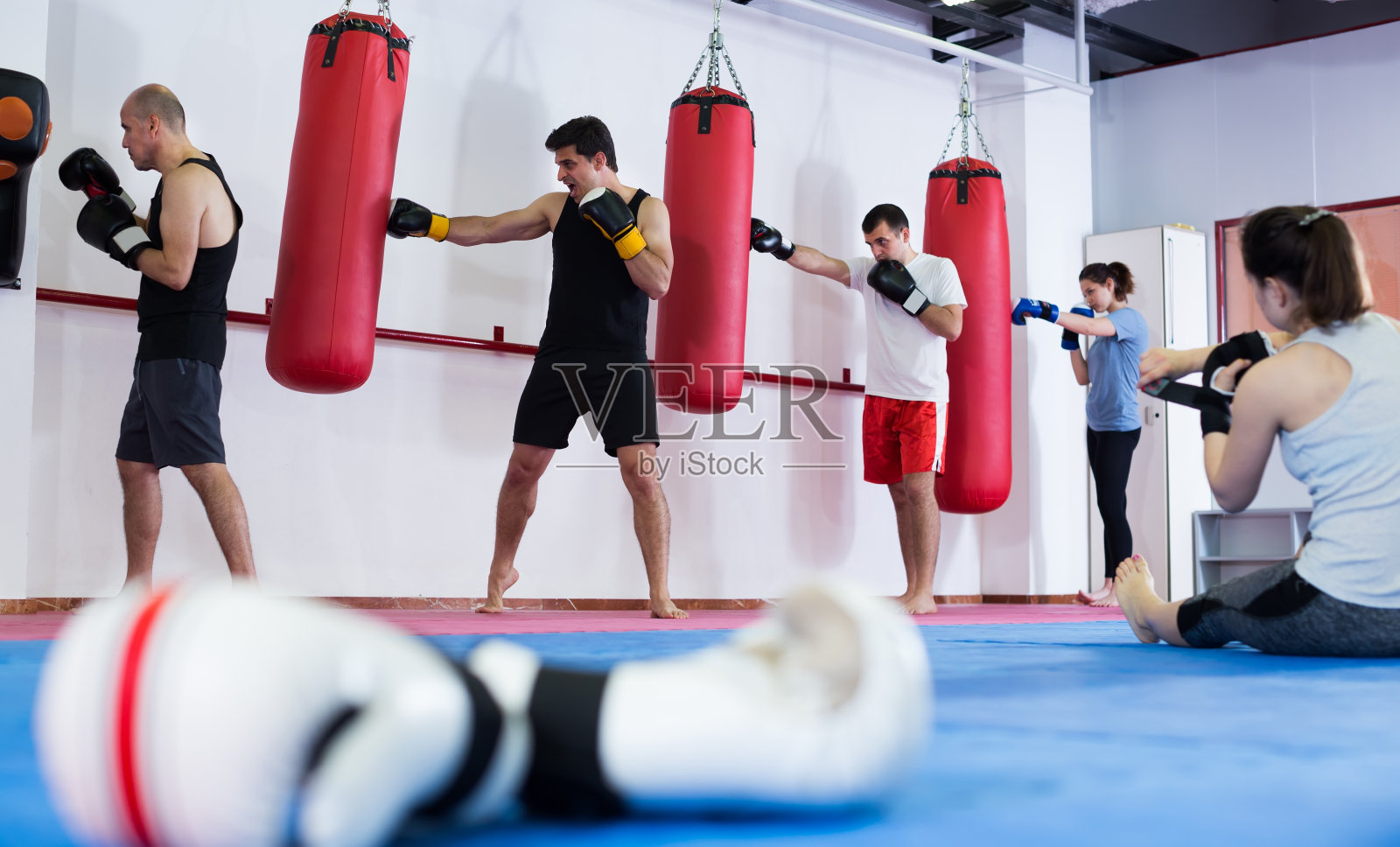 手套和职业运动员的肖像照片摄影图片