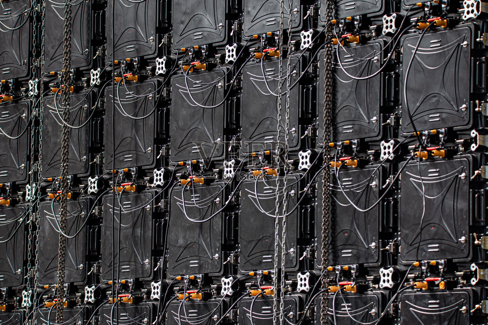 抽象的电子背景与多个显示器缝合在一起。后视图。照片摄影图片