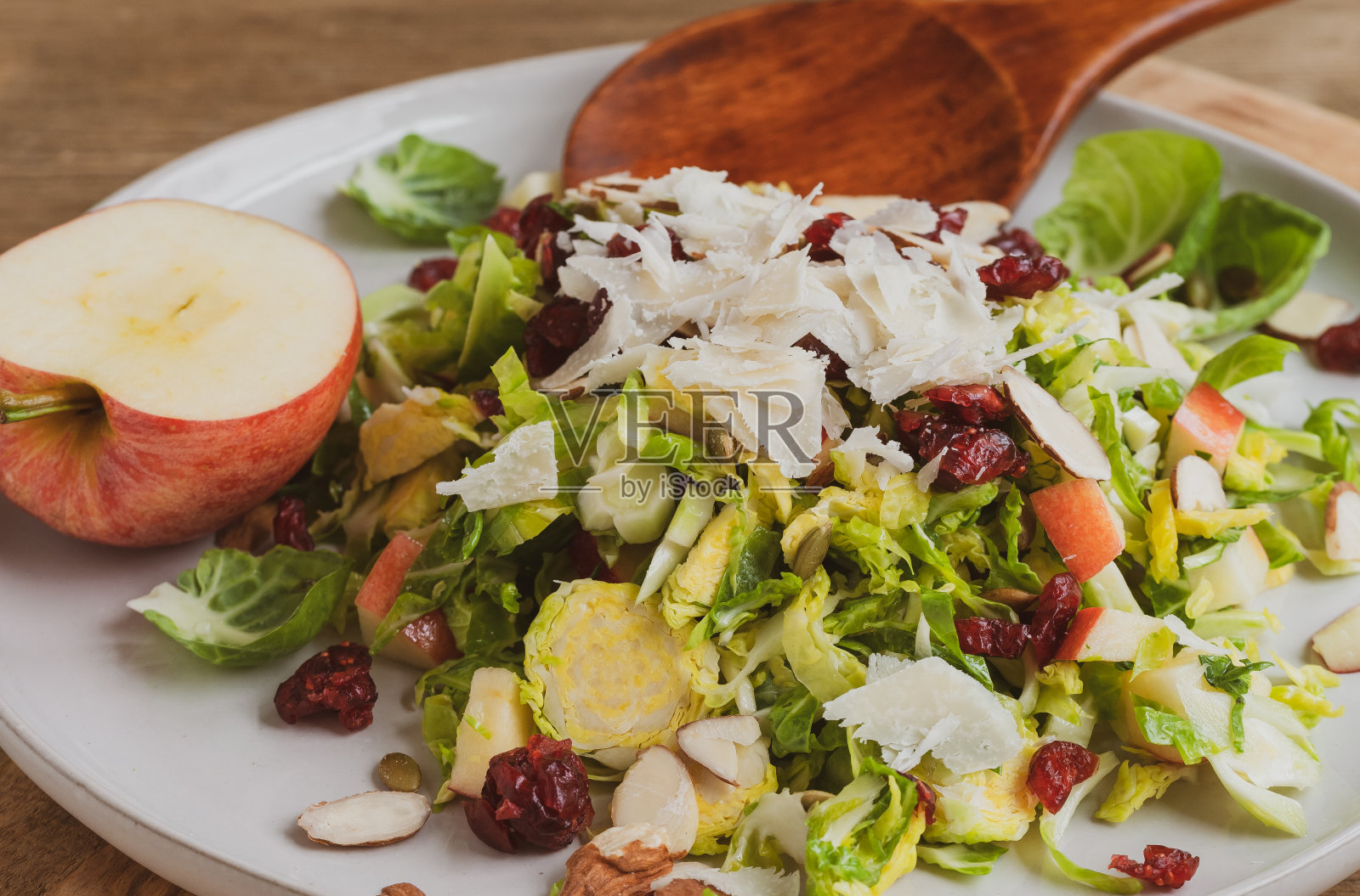 布鲁塞尔豆芽沙拉照片摄影图片